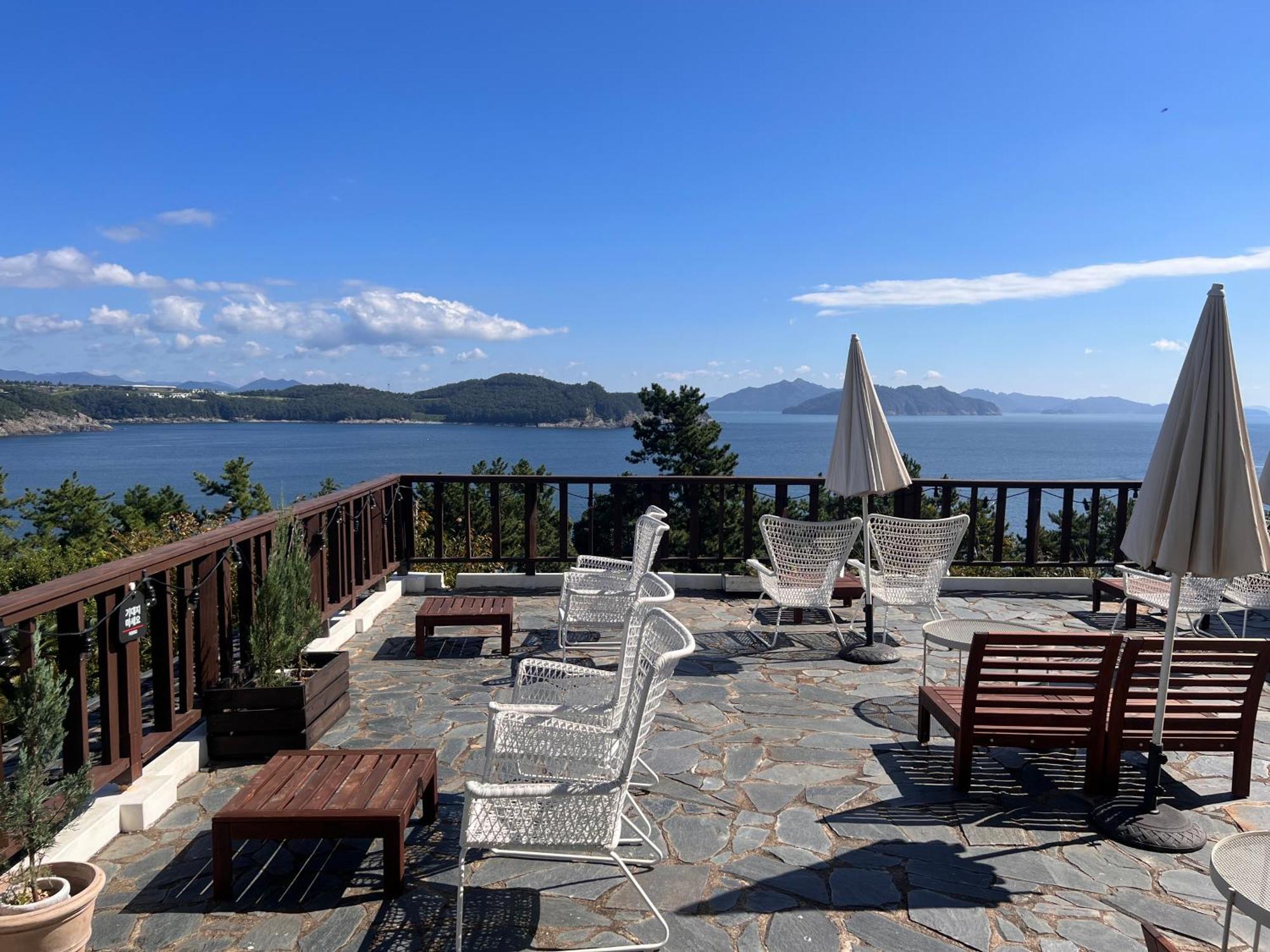 Country House Exclamation Mark & Comma Namhae Exterior photo