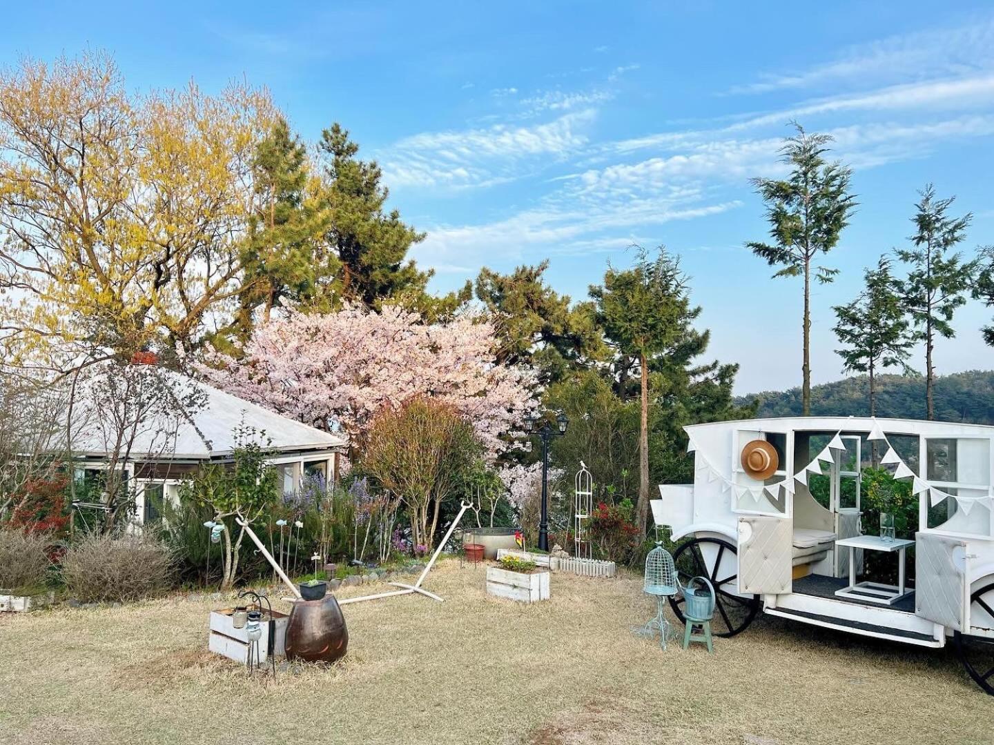 Country House Exclamation Mark & Comma Namhae Exterior photo