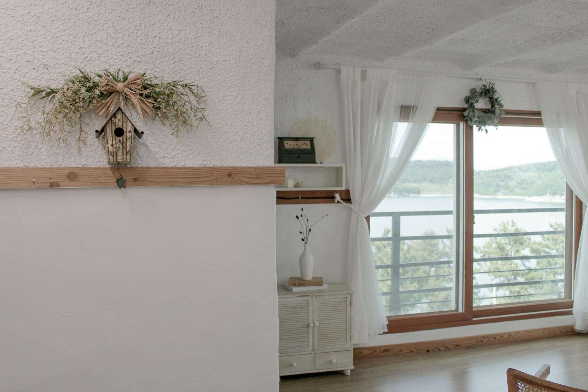 Country House Exclamation Mark & Comma Namhae Exterior photo