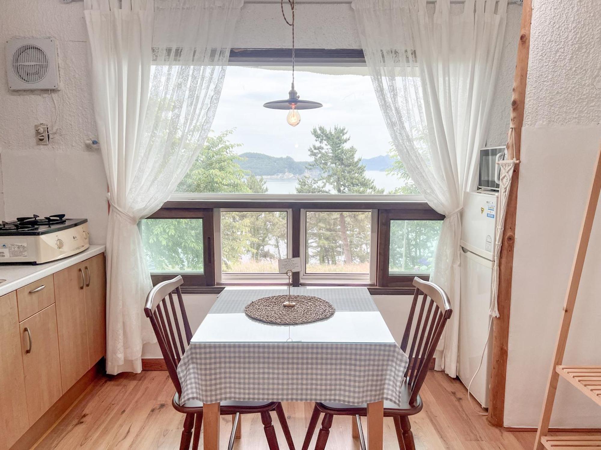 Country House Exclamation Mark & Comma Namhae Exterior photo